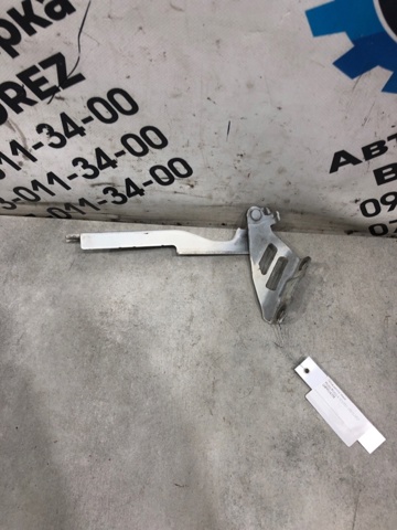 Петля капота, ліва GHP952420B MAZDA