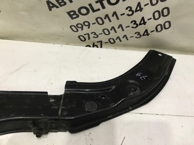 Накладка верхня передній панелі / супорта радіатора GHP953150 MAZDA
