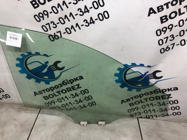 Скло передньої правої двері GHP958510B9D MAZDA