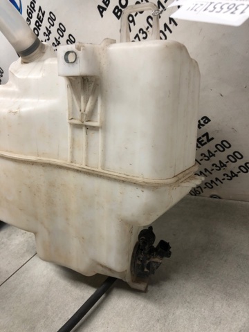 Бачок омивача лобового скла GHP967481A MAZDA