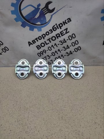 Фіксатор/петля (зацеп) замка дверей передньої GS1D58361A MAZDA