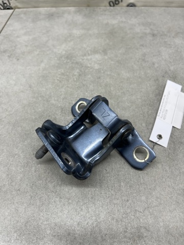 Петля заднтої двері, лівої KD5373210A MAZDA
