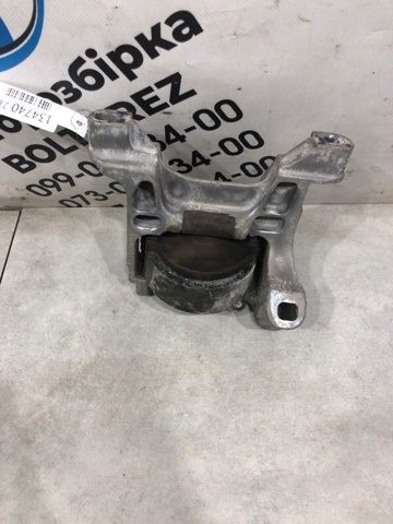 Права опора двигуна KD6239060A MAZDA