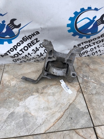 Права опора двигуна KE6439060A MAZDA