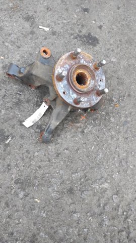 Кулак поворотний передній правий L20633020 MAZDA