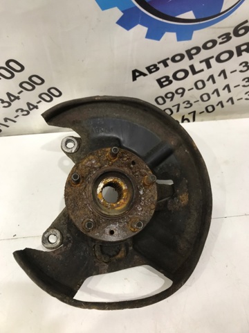 Цапфа поворотна ліва L20633030A MAZDA