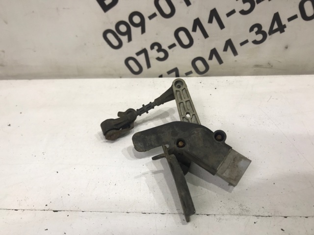 Датчик рівня положення кузова, передній LR023649 LAND ROVER