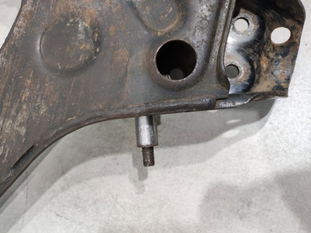Правий важіль передній нижній підвіски MB860832 MITSUBISHI