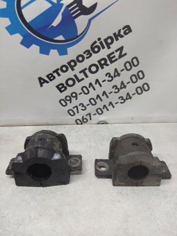 Хомут кріплення втулки стабілізатора, переднього MR403646 MITSUBISHI