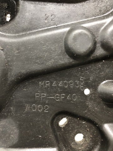 Кріплення / підставка акумулятора MR411561 MITSUBISHI