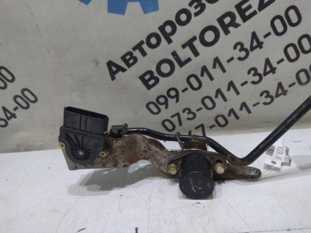 Підаль газу MR527795 MITSUBISHI