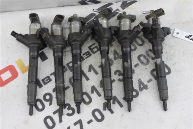 Форсунка дизельна в зборі, розпилювач + тримач R2AA13H50 MAZDA
