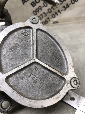 Насос вакуумний SH0118G00A MAZDA
