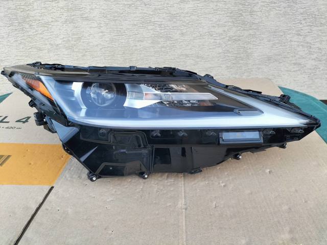 Фара правая 811100E570 TOYOTA
