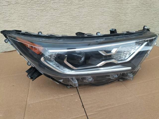 Основна фара - вставка 811100R160 TOYOTA