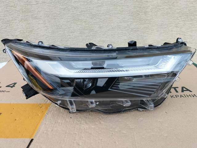 Основна фара - вставка 8111042D90 TOYOTA