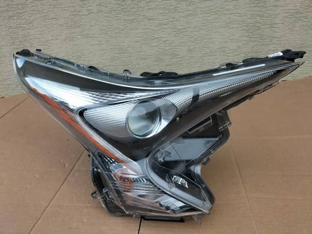 Фара передня права 8114047710 TOYOTA