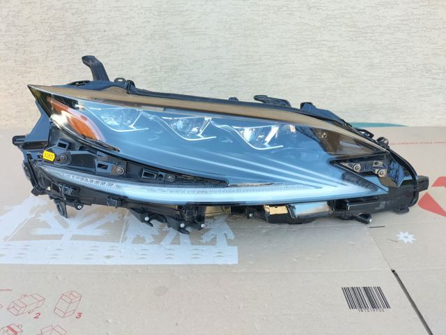 Фара комбінована, передня 8114550C20 TOYOTA