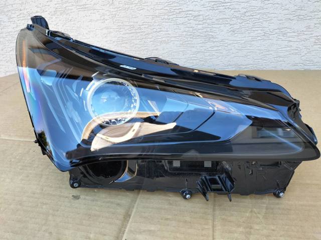 Права блок фара 8114578180 TOYOTA