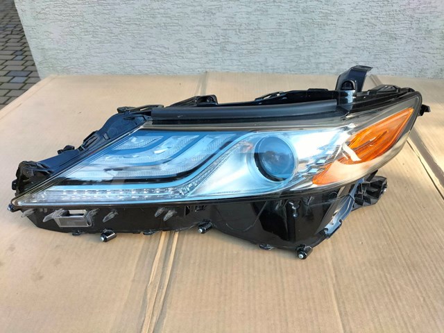 Фара дальнього світла в зборі 8115006D80 TOYOTA