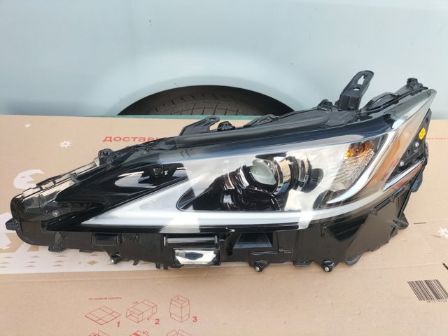 Фара ліва передня 8115006G50 TOYOTA