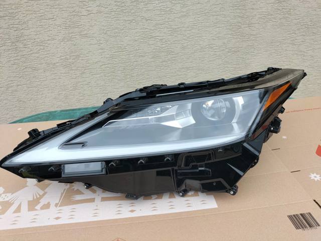 Блок фара ліва 811500E580 TOYOTA