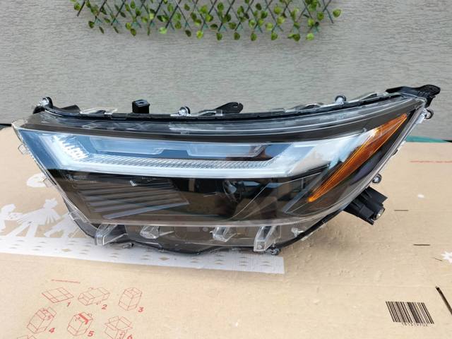 Фара дальнього світла в зборі 8115042D90 TOYOTA