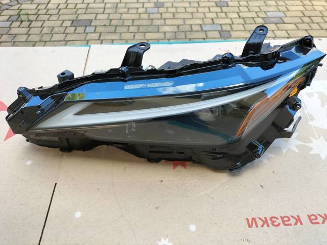 Основна фара в зборі ліва 8118553A00 TOYOTA