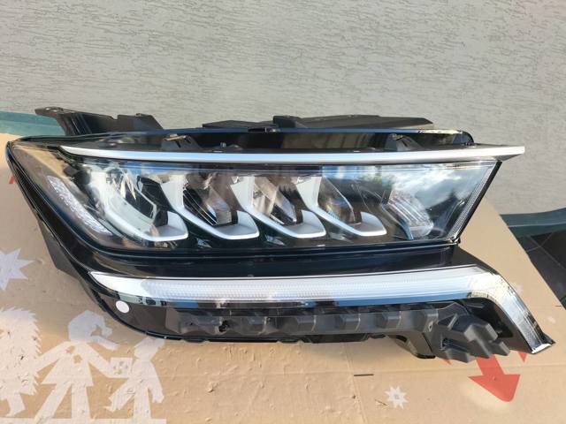 Фара передня права 92102P4000 HYUNDAI