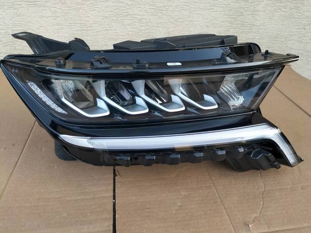 Фара основна права 92102R5020 HYUNDAI