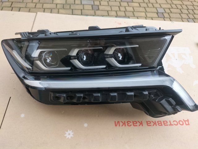 Основна фара - вставка 92102R5110 HYUNDAI