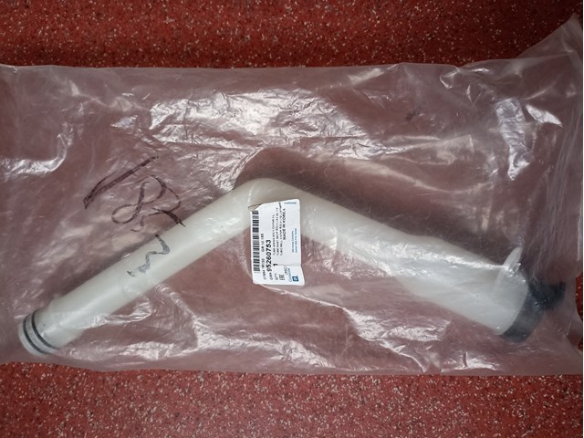 Горловина бачка омивача 95260753 GM