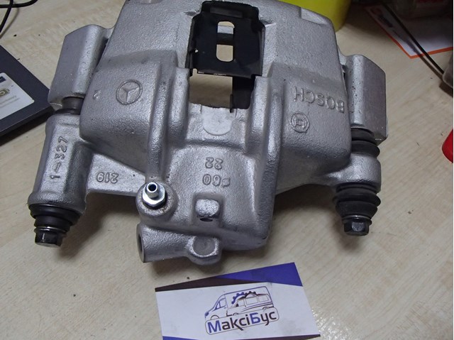 Супорт гальмівний, передній, правий 0014206283 MERCEDES