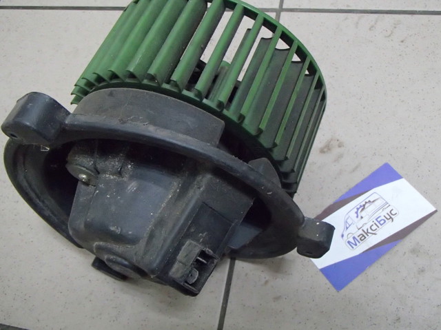 Двигун вентилятора пічки (обігрівача салону) 069401199010 MAGNETI MARELLI