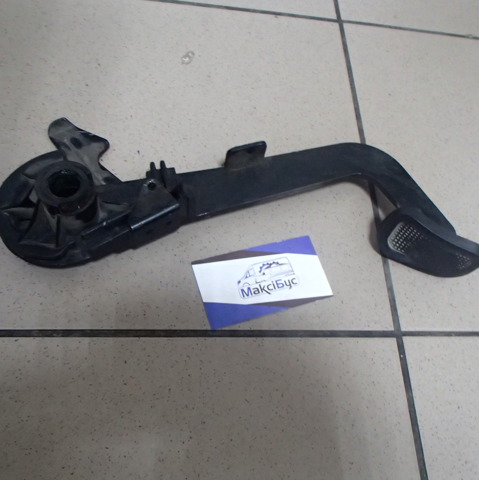 Педаль і привід управління зчепленням 1097895 FORD