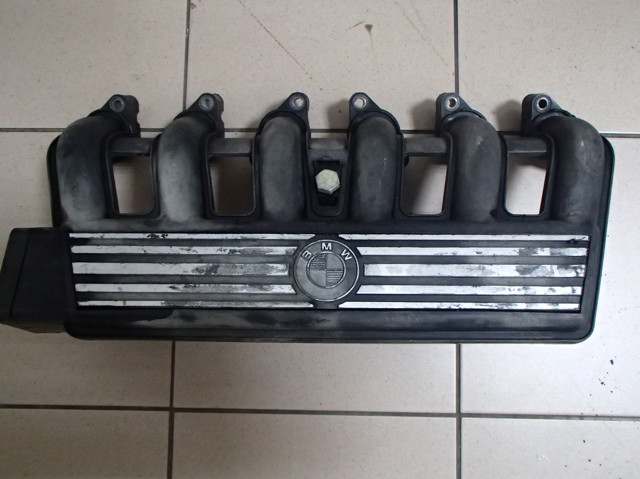 Колектор впускний 11612246180 BMW