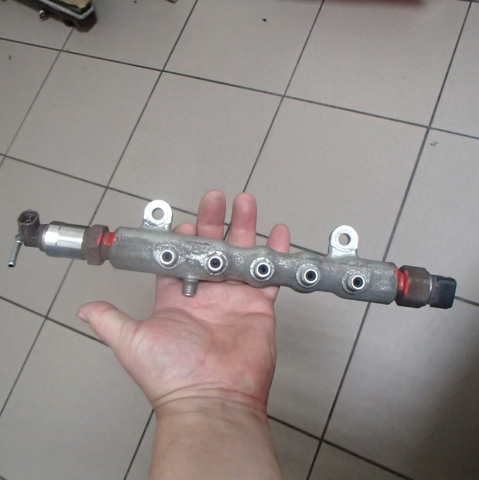 Розподільник палива 238100R030 TOYOTA