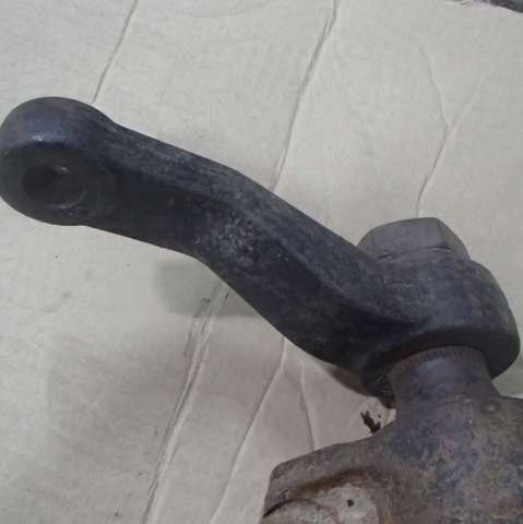 Сошка рульова, маятника 485023S525 NISSAN
