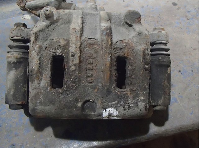 Супорт гальмівний, передній, правий 581303E600 HYUNDAI