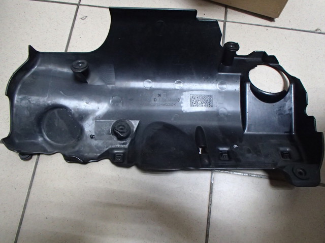 Кришка двигуна декоративна 6420103667 MERCEDES