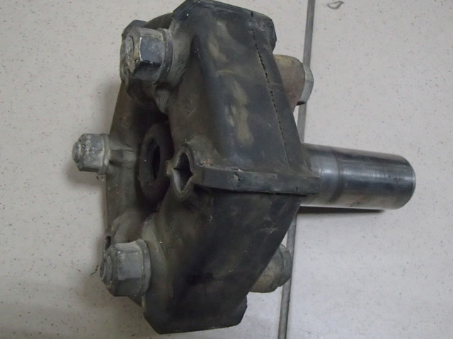 Гумова пружна муфта кардана передня 6518778 FORD