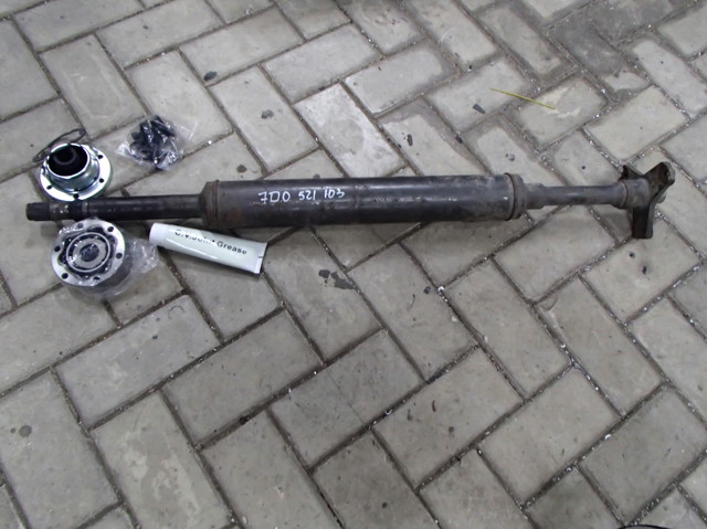 Вал карданний, передній 7D0521103 VAG