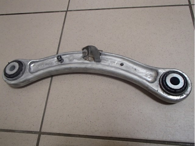 Важіль задньої підвіски верхній, лівий/правий 7L0505375A VAG