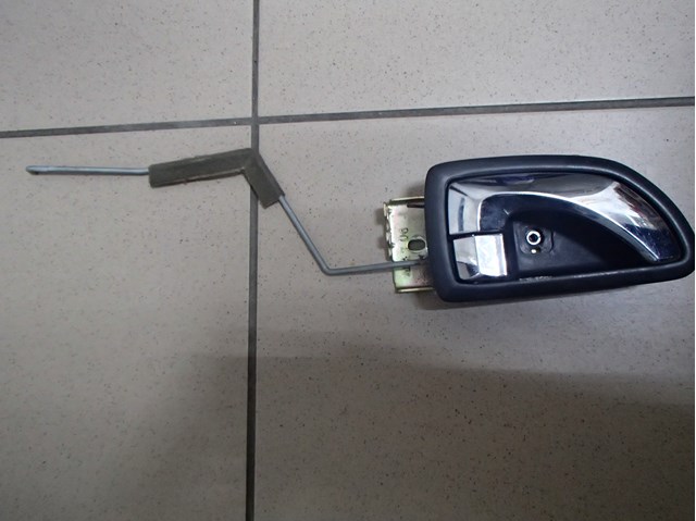 Ручка передніх дверей внутрішня, права 826203E011 HYUNDAI
