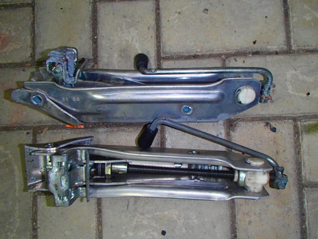 Домкрат автомобільний 8L0011031A VAG