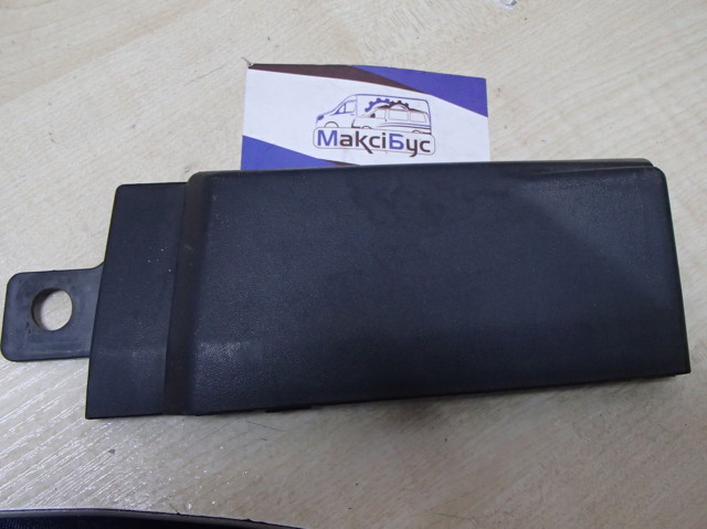 Молдинг бампера заднього, лівий 9068802671 MERCEDES