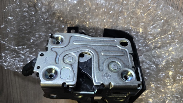 Замок водійських дверей A136105010 CHERY