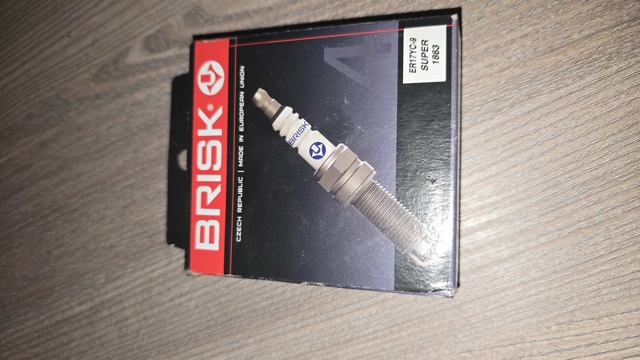 Свічка запалювання ER17YC9 BRISK