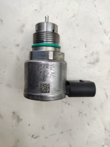 Регулятор тиску палива в паливній рейці 04L130764C VAG