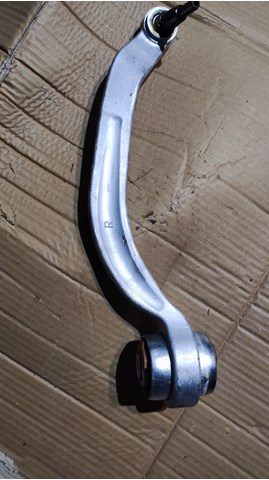 Правий важіль передній нижній підвіски 21198 FEBI